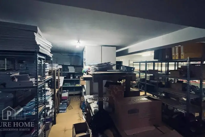 Магазин на две нива в ж.к. Възраждане — 165 кв.м, товарен асансьор — 4